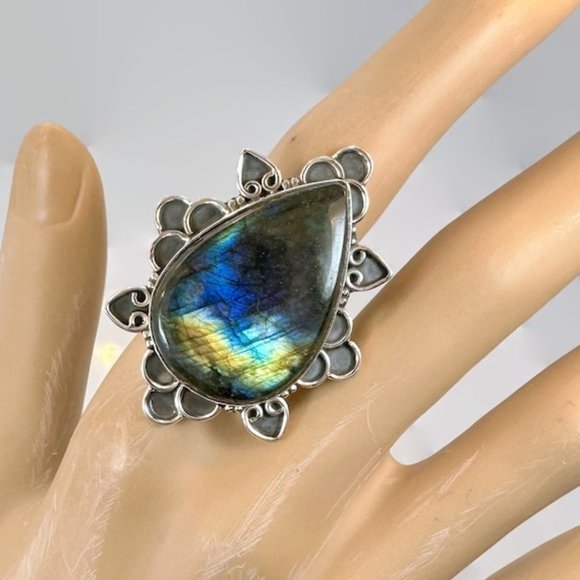 Labradorite Ring, Sterling Silver,Large Stone, Big Statement, Size 7 3/4 - Picture 1 of 6